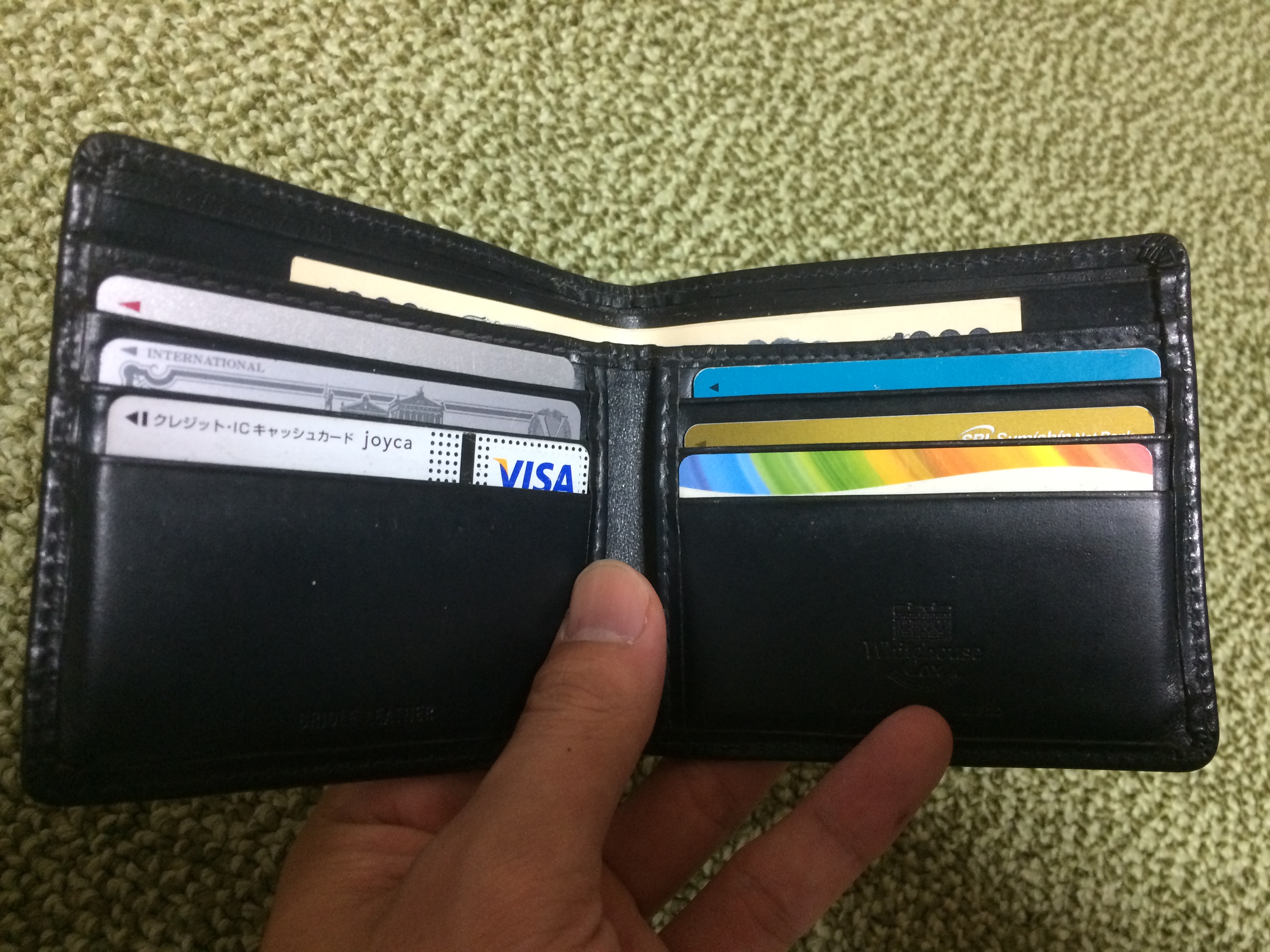 バックパッカーに大きな財布は必要か？長年愛用しているWhite House Coxのメリット | ストライクゾーン