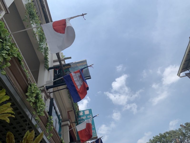 カンボジアと日本の国旗