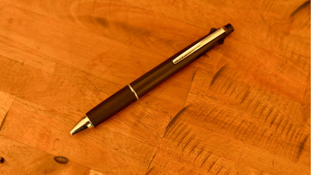 Uniジェットストリーム 4 1 4色ボールペン が書きやすすぎて付き合いが10年を超えた ストライクゾーン