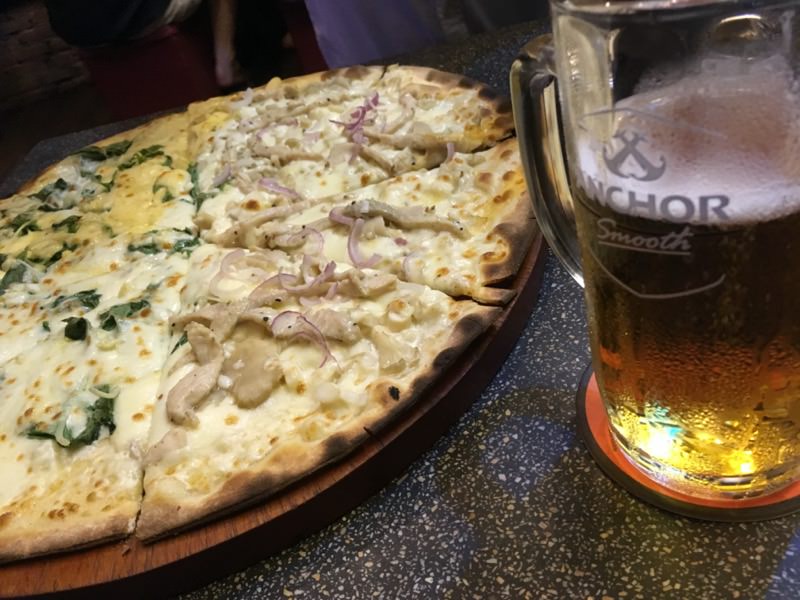 ピザとビール