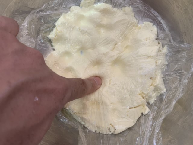 クリームチーズを温めて柔らかくする方法