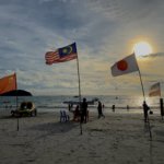 マレーシアの国旗とビーチ