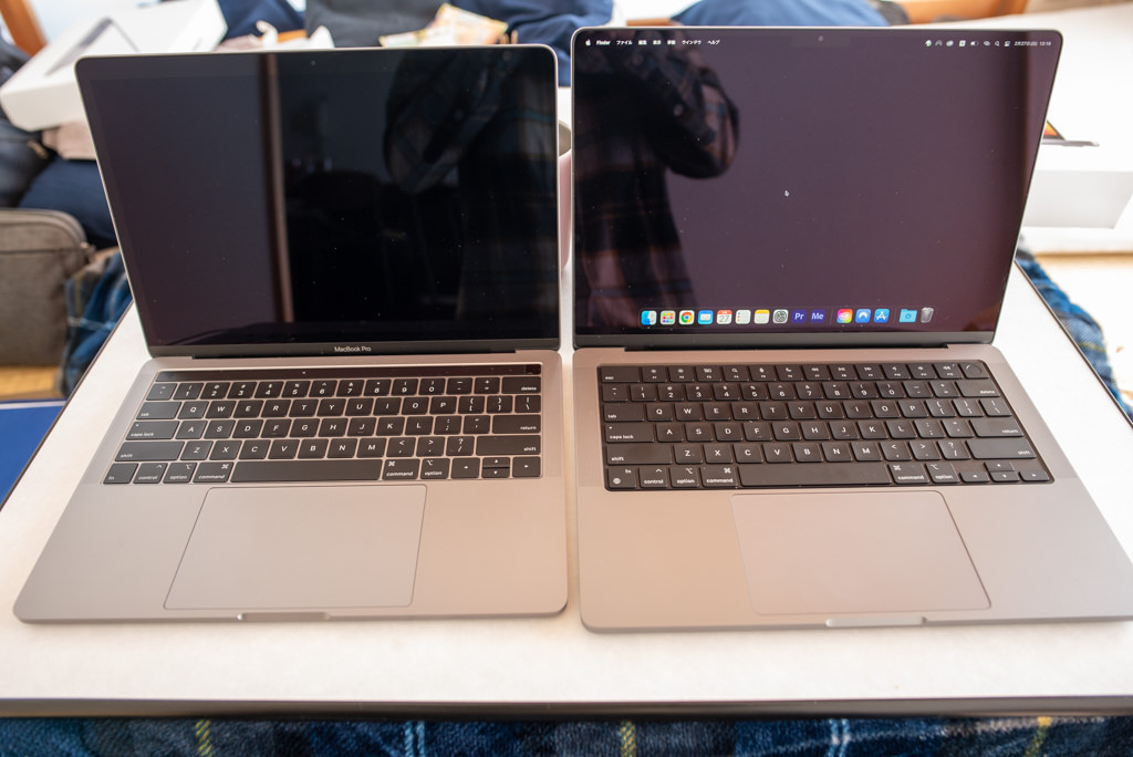 MacBook Pro13インチと14インチのサイズ比較