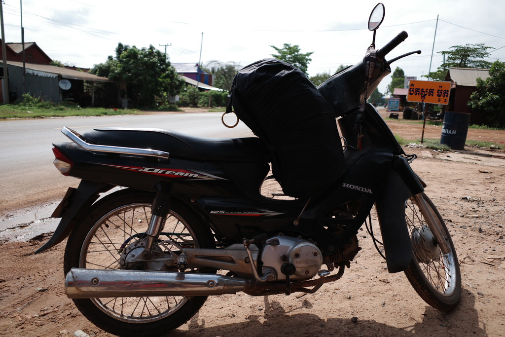 カンボジアで乗っているバイク